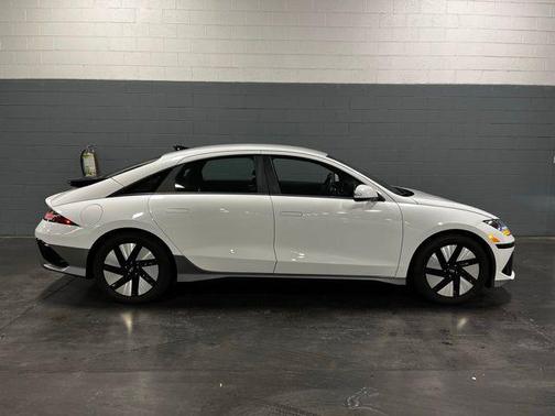 2023 Hyundai IONIQ 6 SE Standard Range