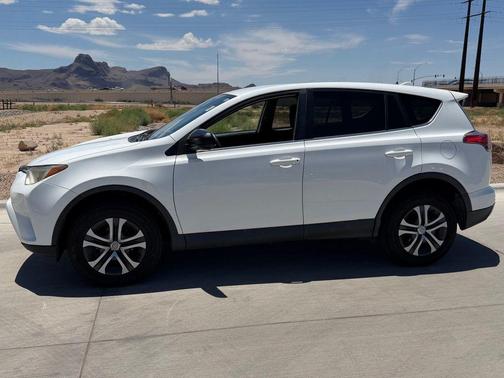 Super White 2018 Toyota RAV4 LE