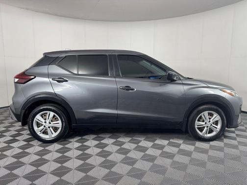 2022 Nissan Kicks S
