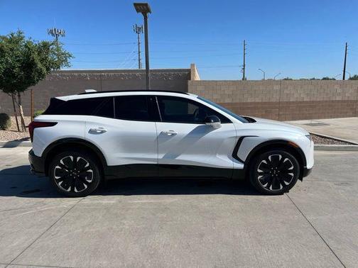 Iridescent Pearl Tricoat 2024 Chevrolet Blazer EV eAWD RS