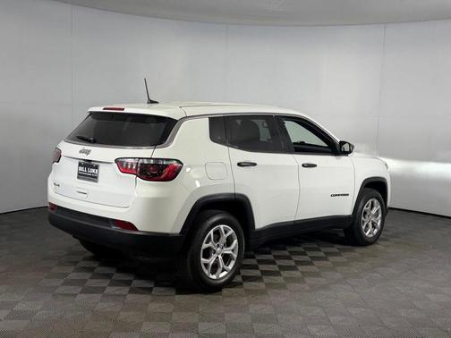 Bright White Clearcoat 2024 Jeep Compass Sport