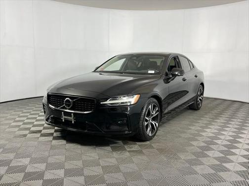 2024 Volvo S60 B5 Plus Dark Theme