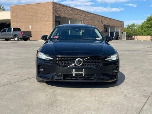 2024 Volvo S60 B5 Plus Dark Theme