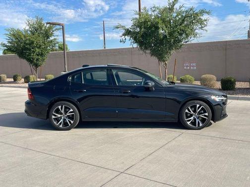 2024 Volvo S60 B5 Plus Dark Theme