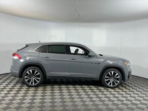 2022 Volkswagen Atlas Cross Sport 3.6L V6 SEL Premium R-Line
