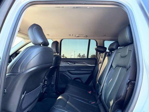 Bright White Clearcoat 2023 Jeep Grand Cherokee Limited