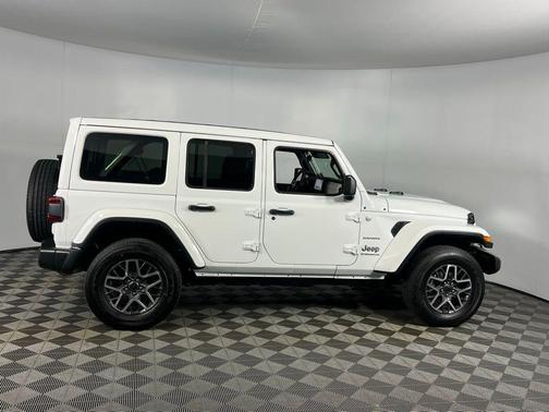 2024 Jeep Wrangler 4-Door Sahara 4x4