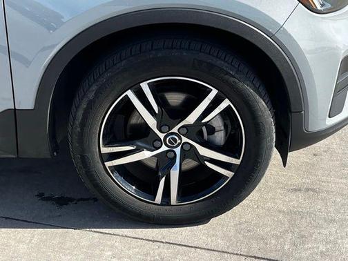 2024 Volvo XC40 B5 Core