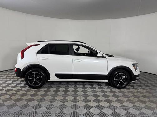 2025 Kia Niro LX