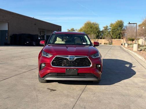 2024 Toyota Highlander Hybrid Platinum