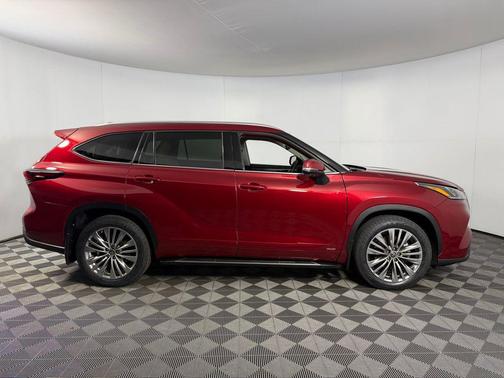 2024 Toyota Highlander Hybrid Platinum