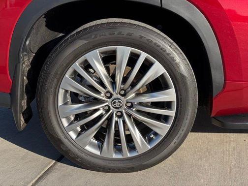 2024 Toyota Highlander Hybrid Platinum