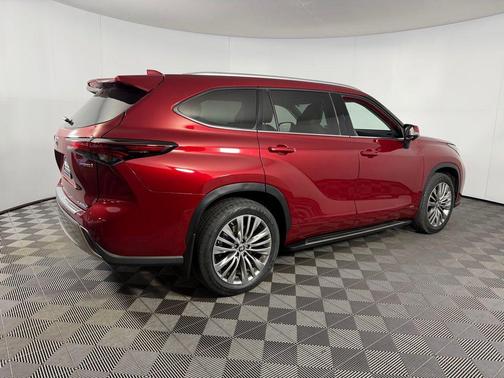2024 Toyota Highlander Hybrid Platinum