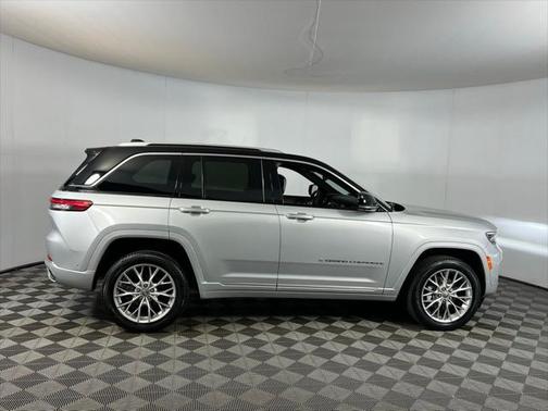 2022 Jeep Grand Cherokee Summit