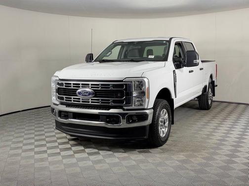 Oxford White 2024 Ford F-250 XLT