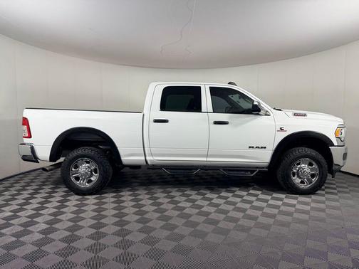 2022 RAM 2500 Tradesman Crew Cab 4x4 6'4' Box