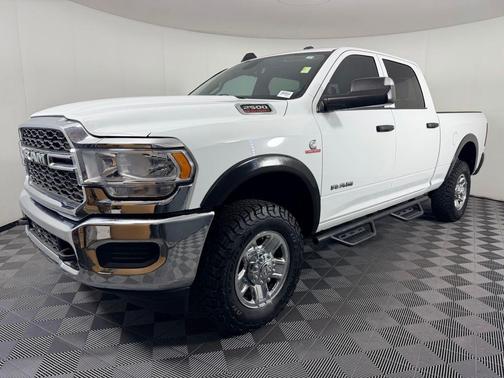 2022 RAM 2500 Tradesman Crew Cab 4x4 6'4' Box