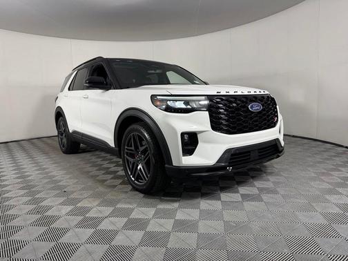 Star White Metallic Tri-Coat 2025 Ford Explorer ST