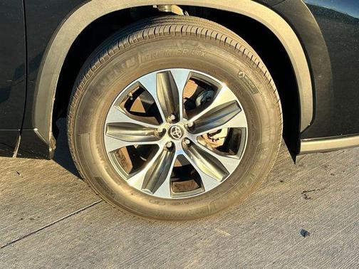 2025 Toyota Highlander XLE