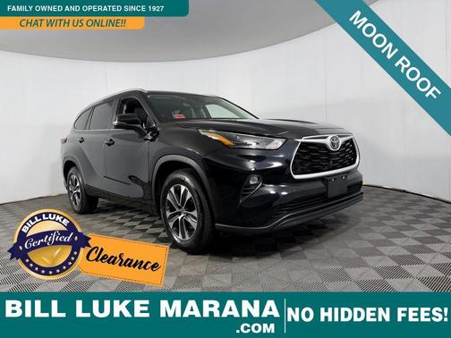 Midnight Black Metallic 2025 Toyota Highlander XLE