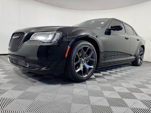 2021 Chrysler 300 Touring