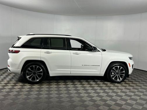 2022 Jeep Grand Cherokee Overland