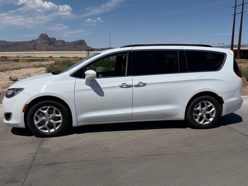 Bright White Clearcoat 2019 Chrysler Pacifica Touring Plus