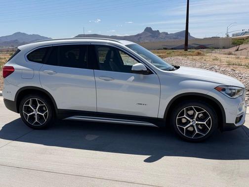 White Metallic 2017 BMW X1 xDrive 28i