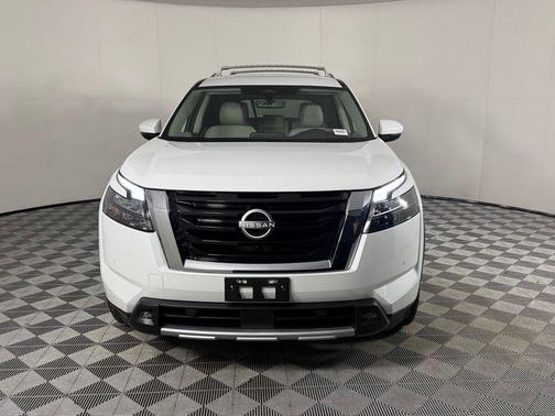 Everest White Pearl Tricoat 2025 Nissan Pathfinder SL FWD