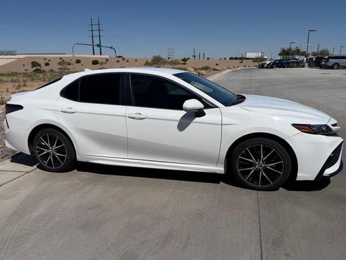 White 2022 Toyota Camry SE