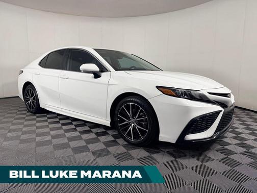 White 2022 Toyota Camry SE