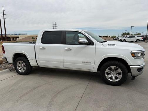 Bright White Clearcoat 2022 RAM 1500 Laramie
