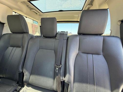 Fuji White 2014 Land Rover LR4 Base