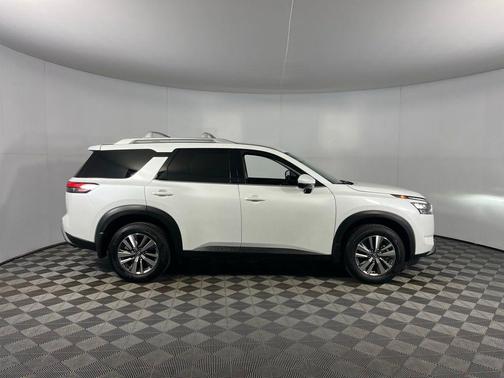 2025 Nissan Pathfinder SL FWD