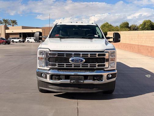 Oxford White 2025 Ford F-350 XLT