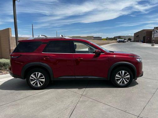 2023 Nissan Pathfinder SL FWD