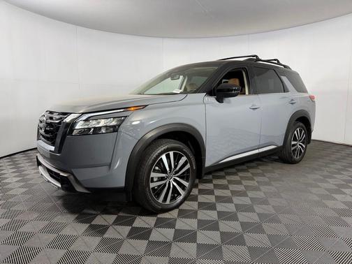 2025 Nissan Pathfinder Platinum FWD