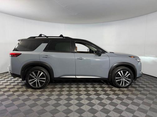 2025 Nissan Pathfinder Platinum FWD