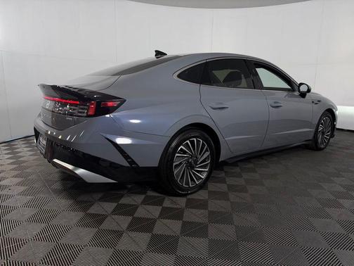 2025 Hyundai SONATA Hybrid SE