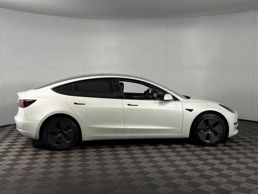 Pearl White Multi-Coat 2023 Tesla Model 3 Standard Range