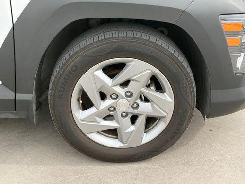 2025 Hyundai KONA SE