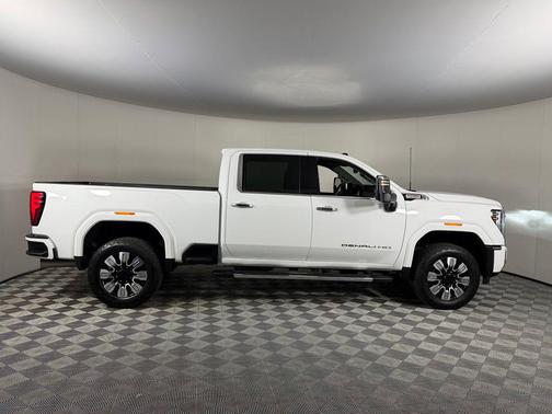 Summit White 2024 GMC Sierra 2500 Denali