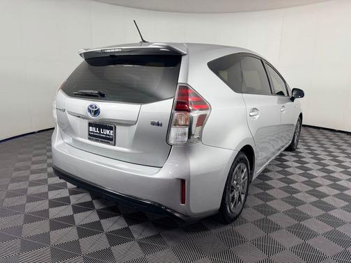 2017 Toyota Prius v Five