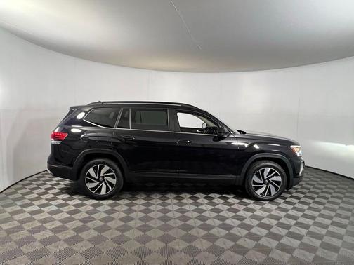 2024 Volkswagen Atlas 2.0T SE w/Technology 4MOTION
