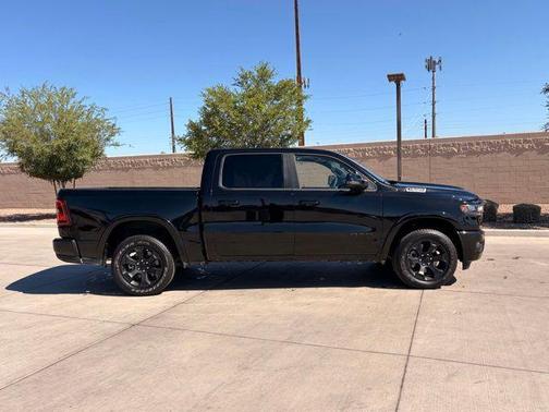 Diamond Black Crystal Pearlcoat 2025 RAM 1500 Big Horn/Lone Star