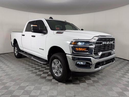 Bright White Clearcoat 2026 RAM 2500 Big Horn Crew Cab 4x4 6'4' Box