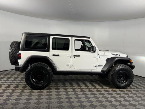 Bright White Clearcoat 2025 Jeep Wrangler 4xe Willys