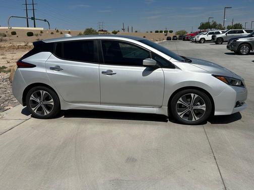 2022 Nissan Leaf SV