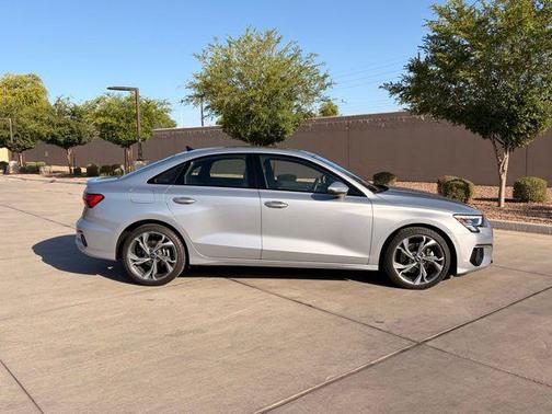 Florett Silver Metallic 2023 Audi A3 Premium