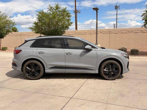 Pebble 2024 Audi Q4 e-tron Prestige